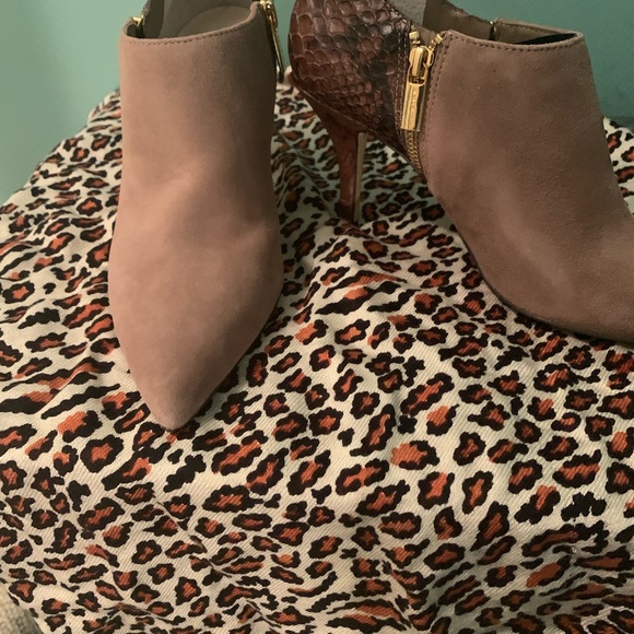 Boots - Picture 2 of 5